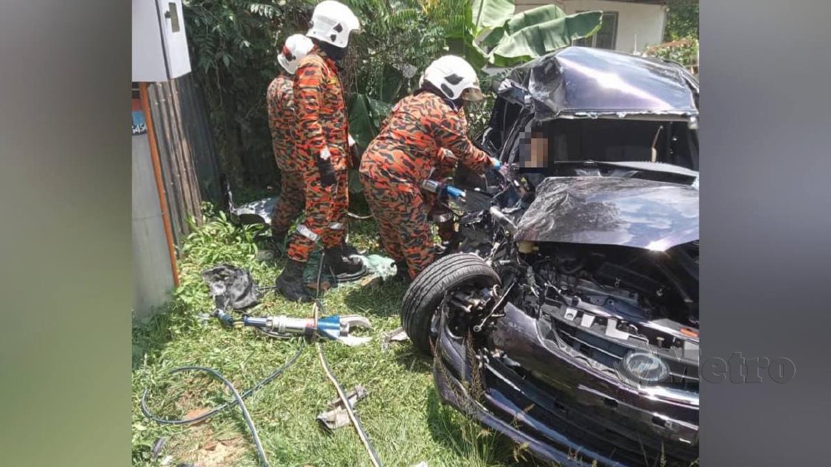 PEMANDU Perodua Alza maut kereta dipandu bertembung lori. FOTO Ihsan Bomba