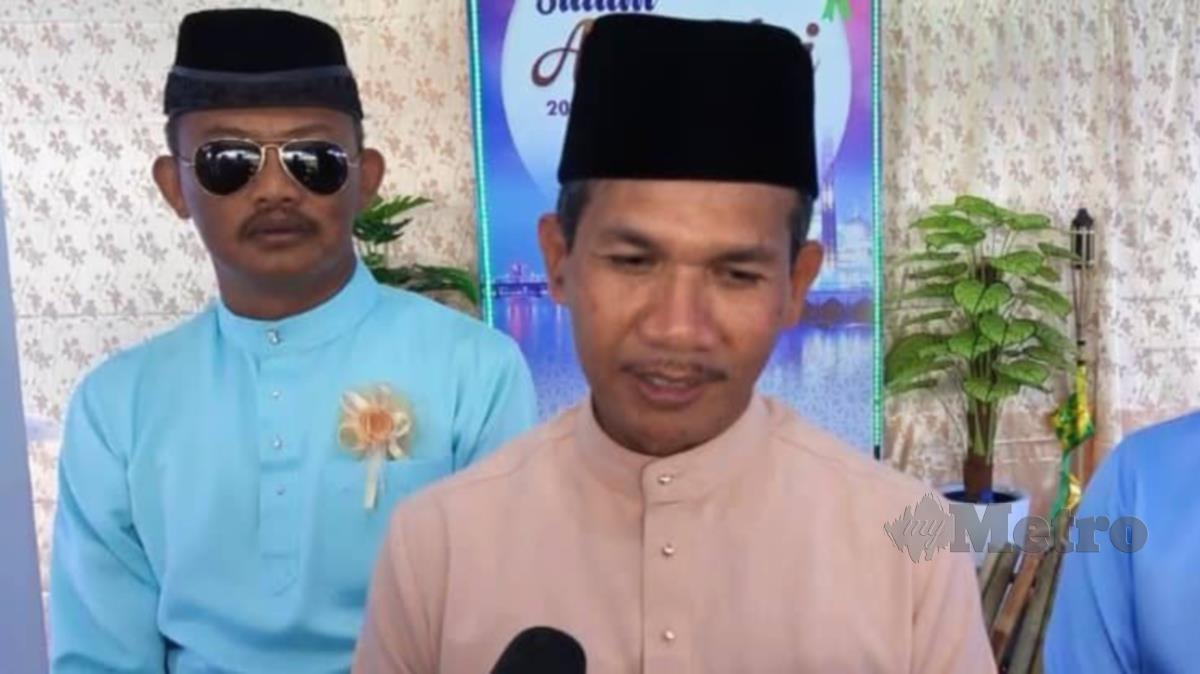 Rohaimi Md Isa (dua kiri) ketika Majlis Jamuan Rumah Terbuka Hari Raya Aidilfitri 2022 Peringkat Ibu Pejabat Polis Kontinjen Terengganu. FOTO ZATUL IFFAH ZOLKIPLY
