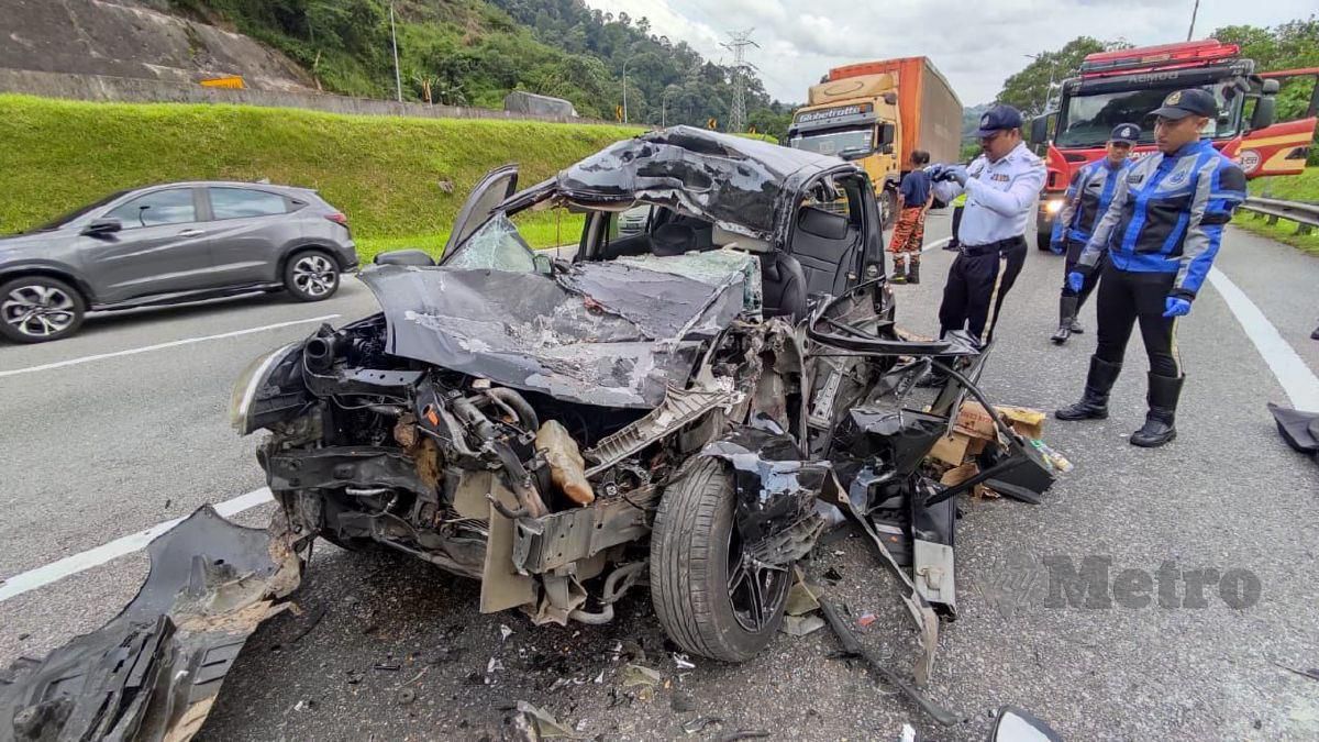 KERETA Perodua Myvi dinaiki mangsa dan suaminya yang terbabit kemalangan. FOTO Ihsan Polis