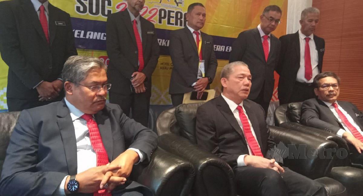FADILLAH (duduk tengah) ketika sidang media selepas Persidangan Pegawai Kanan Jabatan Kerja Raya Malaysia 2022. FOTO L Manimaran