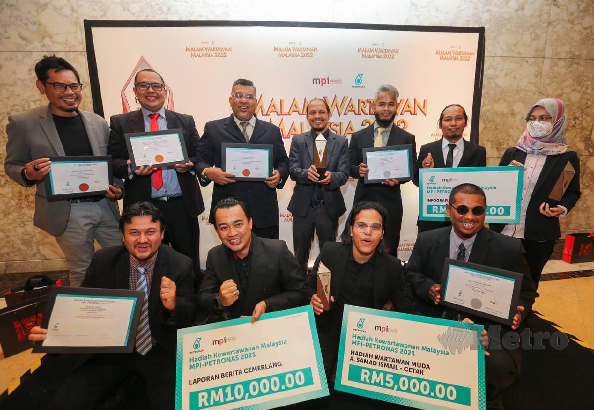 KUMPULAN NSTP memenangi tiga kategori utama Hadiah Kewartawanan Malaysia MPI- PETRONAS 2021 malam ini. FOTO Aswadi Alias