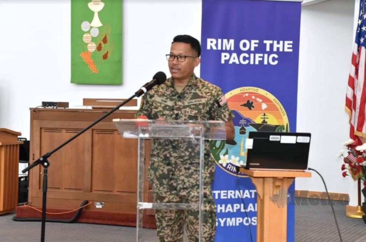 Pegawai Agama KD Sri Gombak, Kapten Mohd Amir Ashraff Azmi berucap pada simposium kerohanian sempena eksesais multilateral maritim terbesar dunia Rim of The Pacific (RIMPAC) 2022 yang diadakan di Kepulauan Hawaii