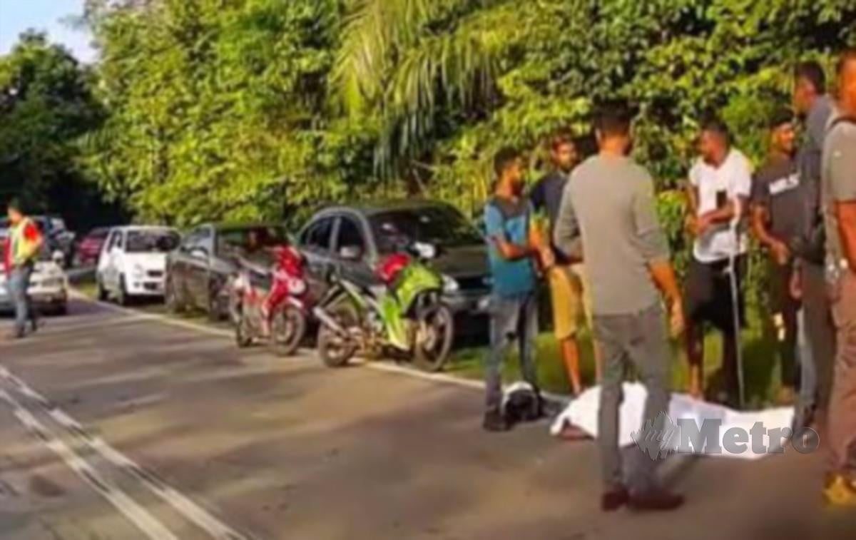 LELAKI maut selepas motosikal ditunggang dilanggar kereta dipandu lelaki warga asing. FOTO tular