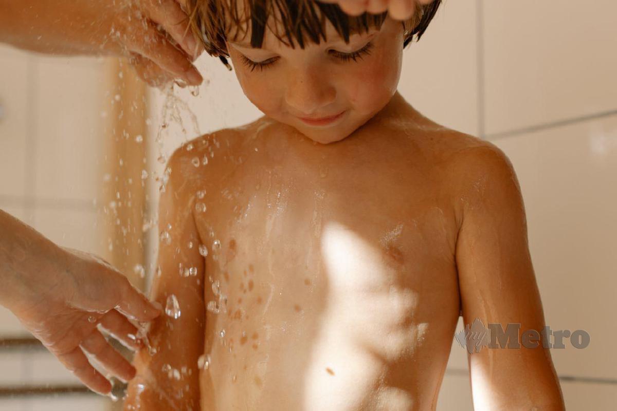 MANDI air sejuk antara boleh mempercepatkan pemulihan kulit.