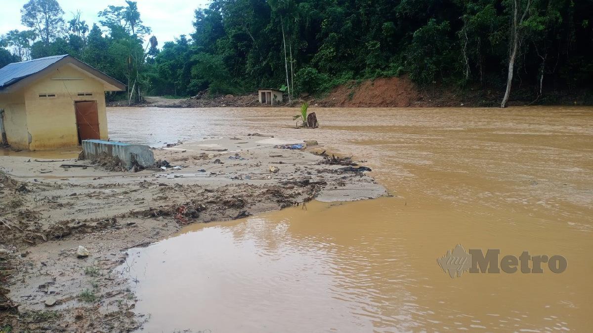 Sungai Kupang di Kampung Iboi yang sudah beralih hingga memasuki kawasan yang asalnya daratan. FOTO Noorazura Abdul Rahman