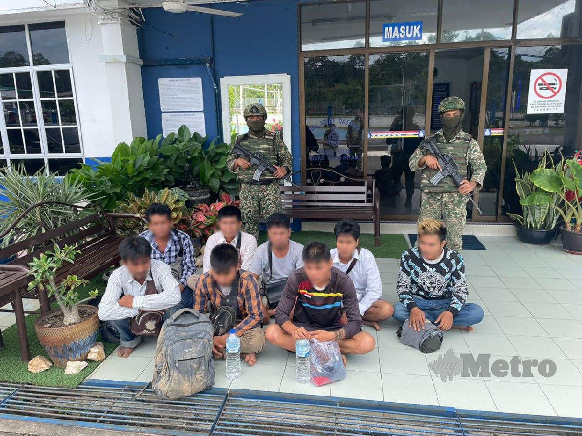 LAPAN Pati warga Myanmar yang ditahan dalam Op Benteng di kawasan belukar di kebun getah, Bukit Tangga, Bukit Kayu Hitam, Kedah, semalam.