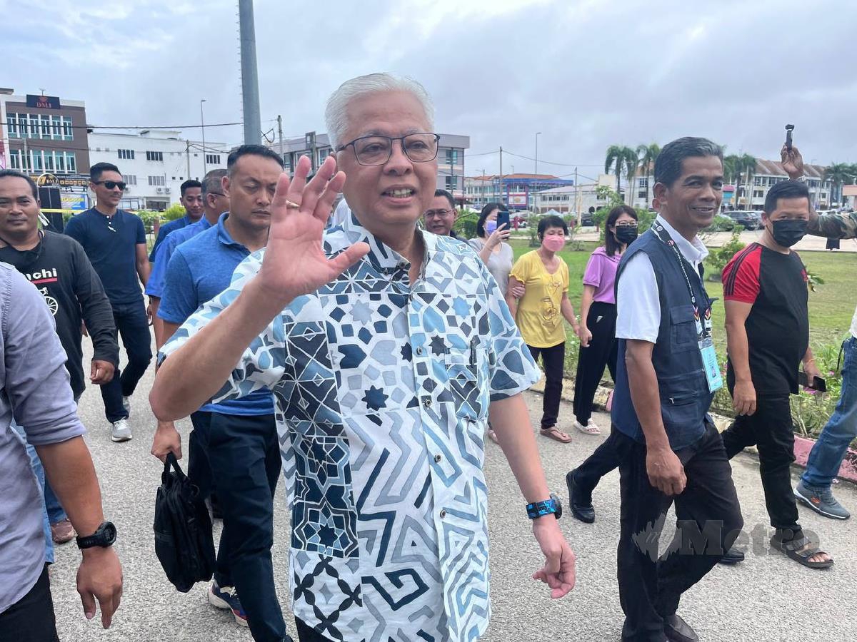 Perdana Menteri yang juga calon BN Parlimen Bera, Datuk Seri Ismail Sabri Yaakob tiba di SMK Bandar Kerayong di Bera untuk mengundi.