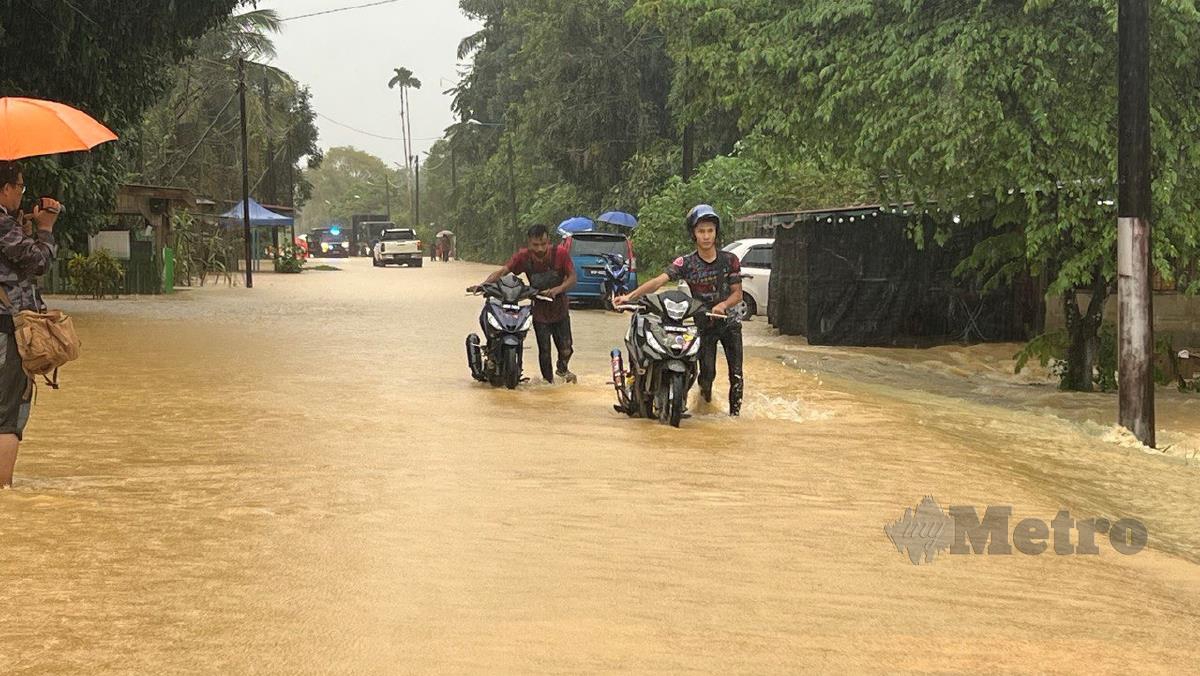 Keadaan banjir di Kampung Buloh, Setiu. FOTO ZATUL IFFAH ZOLKIPLY