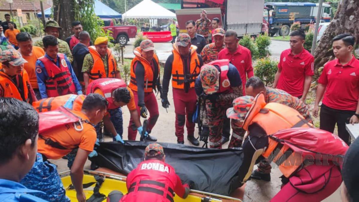 Jasad  Abdul Wahab Mat Sulaiman, yang terjatuh dari tingkat lima air terjun ketika menyelenggara saluran paip Taman Rekreasi Lata Tembakah, Sungai Tenang, Besut, Terengganu di sini, Khamis lalu, akhirnya ditemukan pagi hari ini. FOTO APM