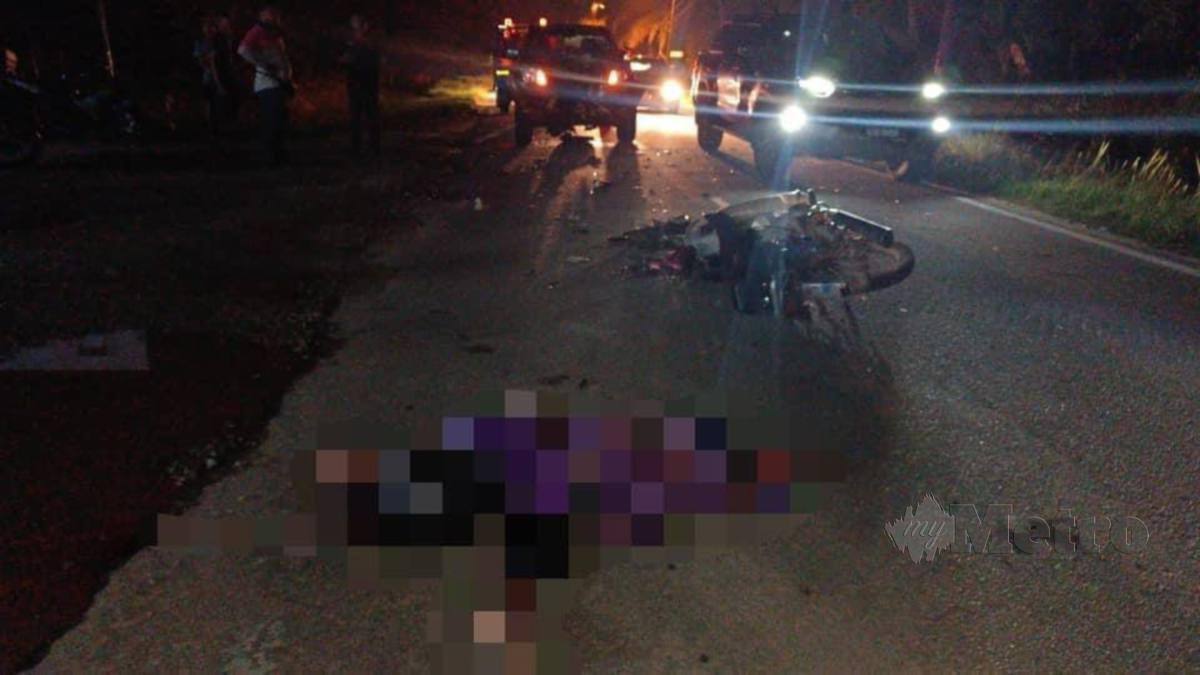 PELAJAR maut selepas motosikal dirempuh pacuan empat roda di Bukit Pasir, Muar. FOTO Ihsan Polis
