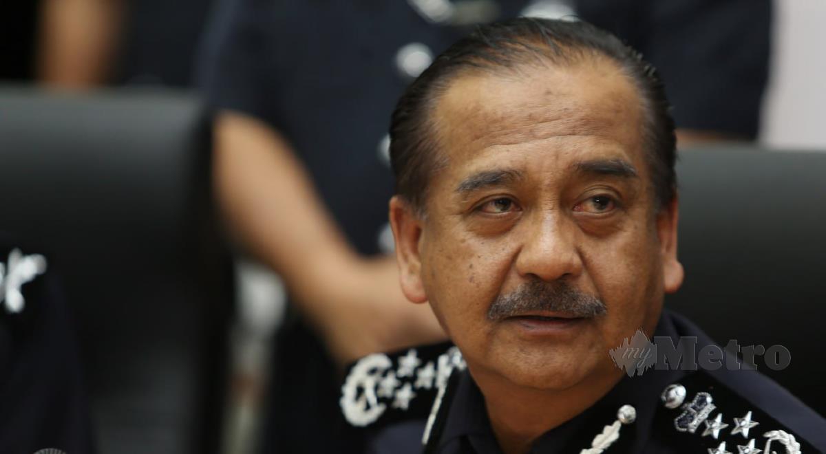 Ketua Polis Negara Tan Sri Razarudin Husain pada sidang media selepas mengadakan taklimat berhubung Pilihan Raya Negeri (PRN) kepada Kontinjen Kelantan, di sini, hari ini. FOTO NIK ABDULLAH NIK OMAR