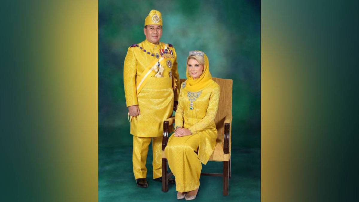 TENGKU Mahkota Kelantan dan Che Puan Mahkota Kelantan dikurniakan putera pertama semalam. FOTO Ihsan Istana