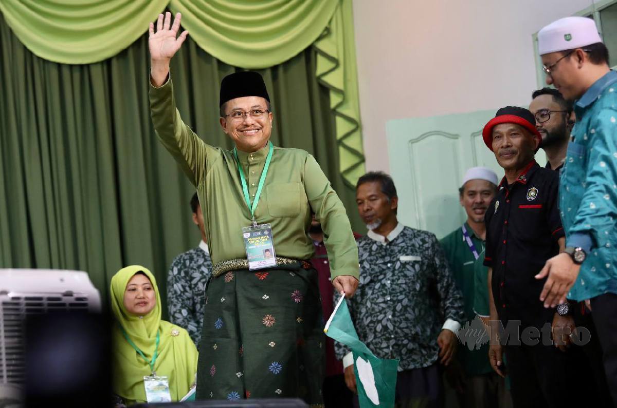 AHMAD Samsuri pada Majlis Pengisytiharan Calon Perikatan Nasional bagi Pilihan Raya Negeri (PRN) Terengganu. FOTO Ghazali Kori.