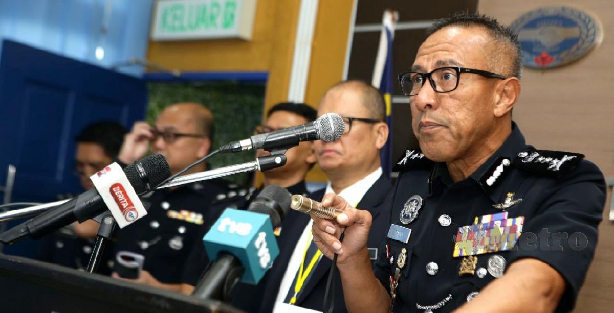 Pesuruhjaya Polis Sarawak, Datuk Mohd Azman Ahmad Sapri, mengadakan Sidang Media, Sempena Sambutan Hari Malaysia, yang akan disambut pada 16 September, di Stadium Perpaduan Kuching di Pusat Media JPJKK IPK Sarawak.FOOT NADIM BOKHARI