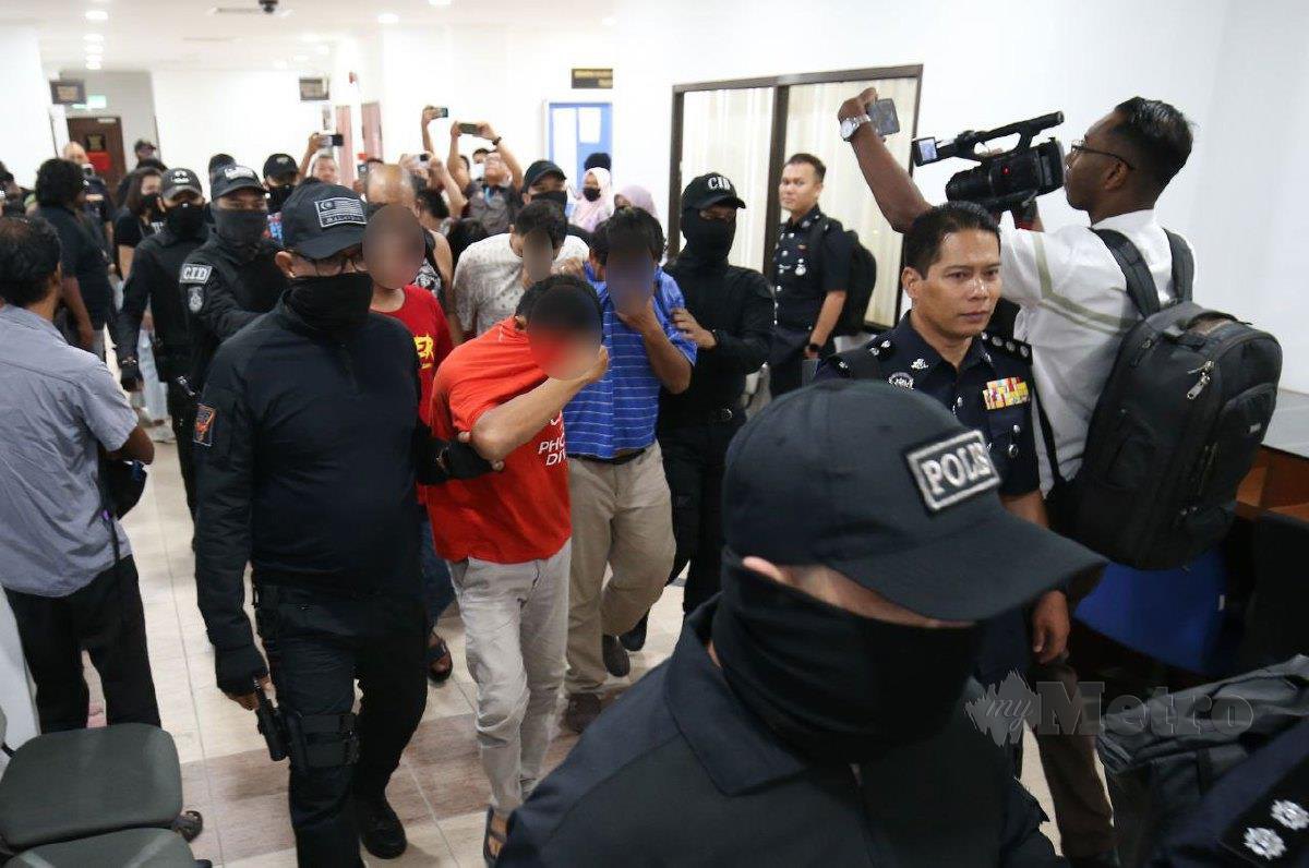 SEMBILAN individu berdepan pertuduhan menculik wanita warga Indonesia yang juga isteri seorang kontraktor pada 7 September lalu di Mahkamah Majistret Jenayah di sini, hari ini. FOTO Mikail Ong