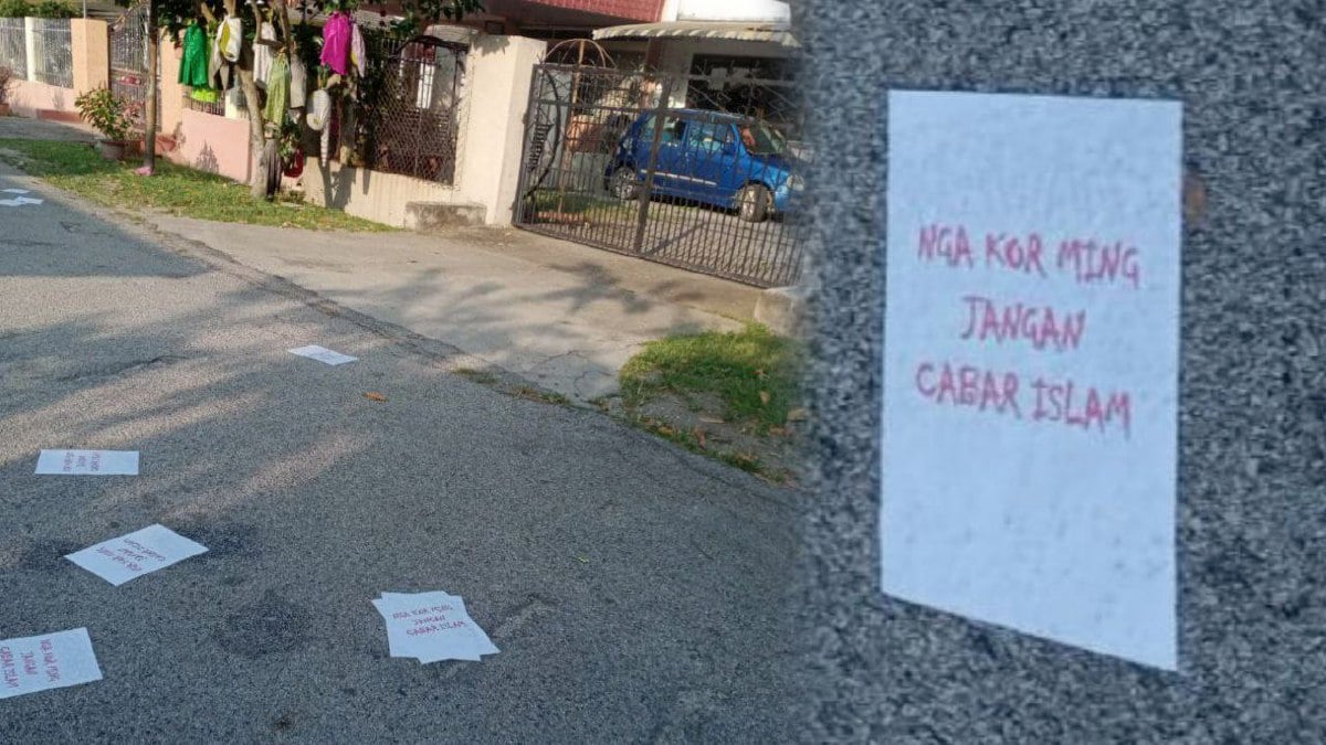 NOTA ugutan yang ditaburi di halaman rumah ibu bapa Kor Ming. FOTO Muhamad Lokman Khairi