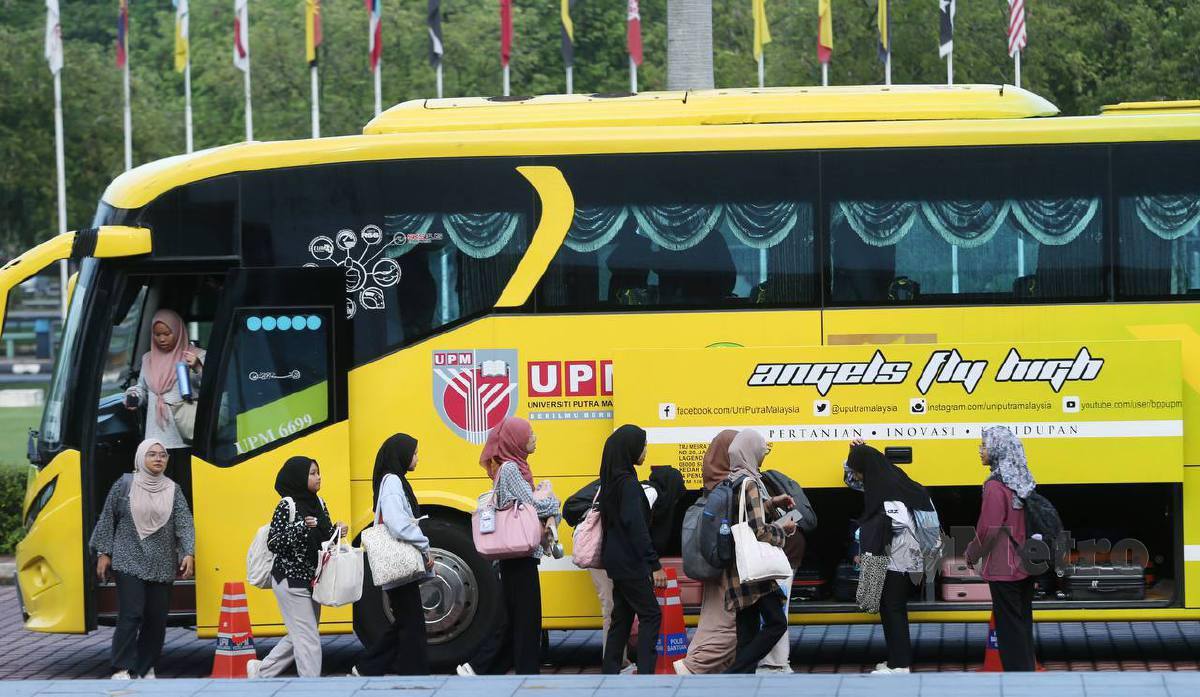 Program Jom Balik Raya @ WAZAN 2.0 UPM menyediakan bas secara percuma kepada pelajar asnaf. FOTO Rohanis Shukri