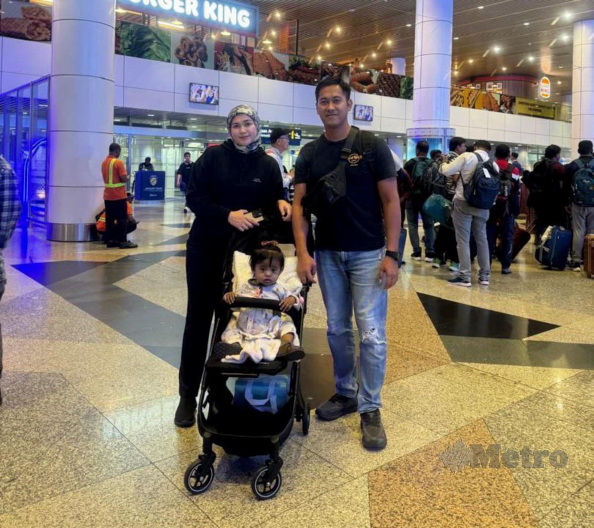 AYRA Sumayyah sudah pulang ke tanah air bersama ibu bapanya, Noor Shahieda dan Mohamad Assahid. FOTO Ihsan  Noor Shahieda Mohamad Ajamin