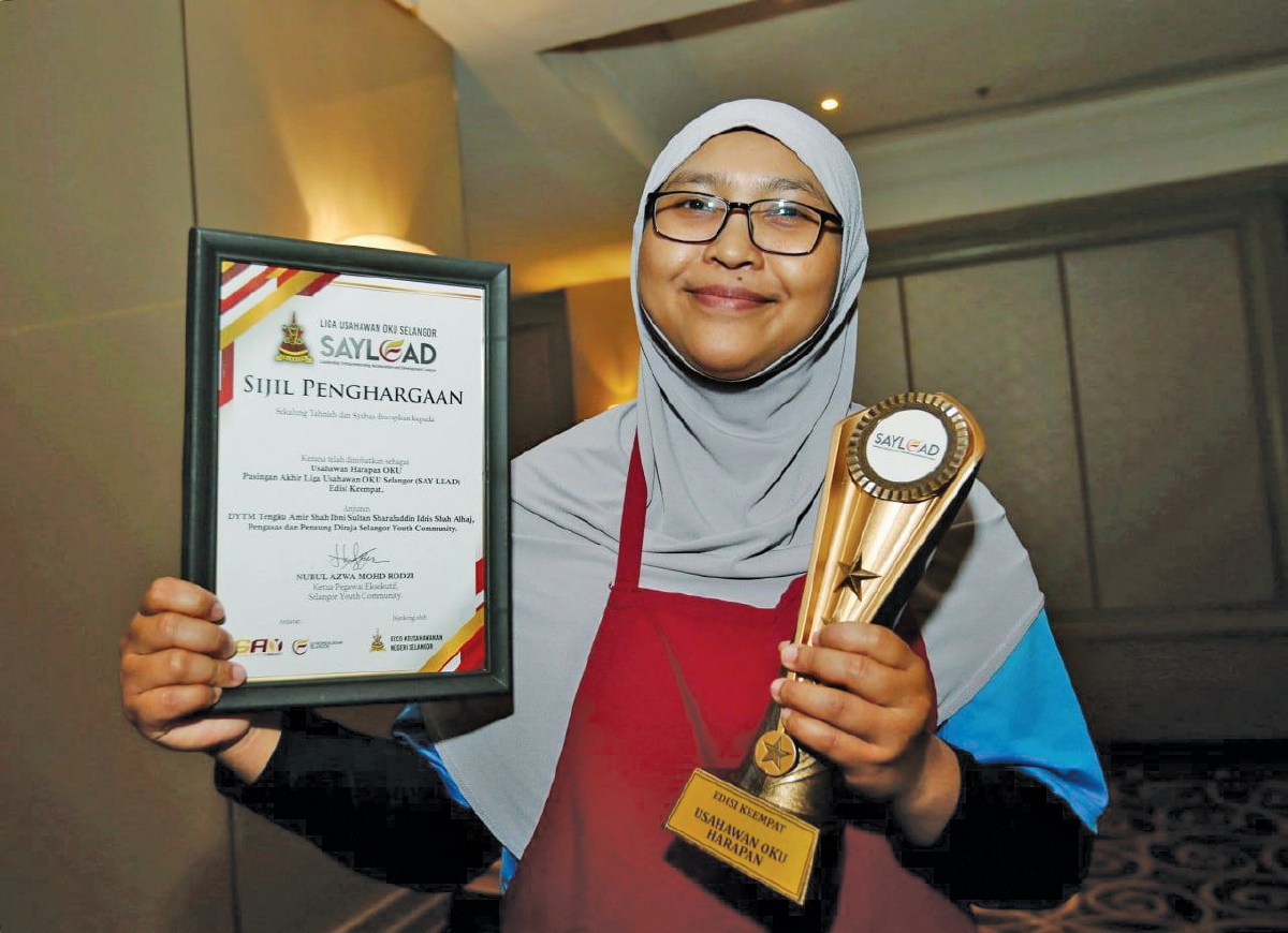 NUR Aini memenangi Anugerah Usahawan Harapan SAY LEAD Edisi Keempat.