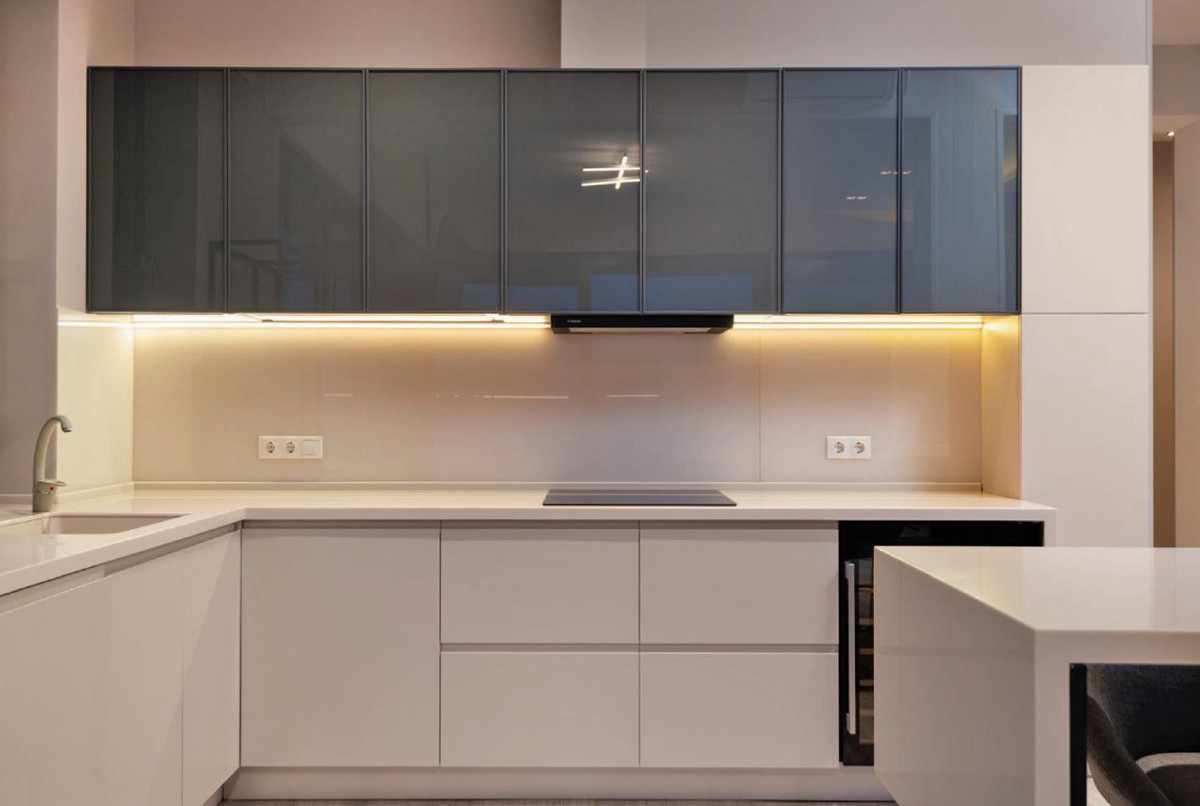 JIKA inginkan cahaya yang lebih di kawasan memasak, boleh gunakan lampu LED yang dipasang di sekeliling ruangan berkenaan. - FOTO Pexels