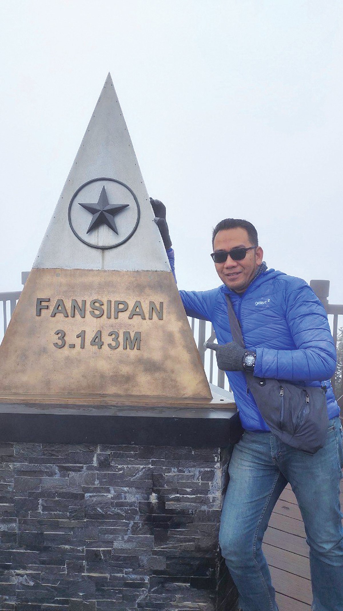 PENULIS di puncak tertinggi Fansipan Roof of Indochina.