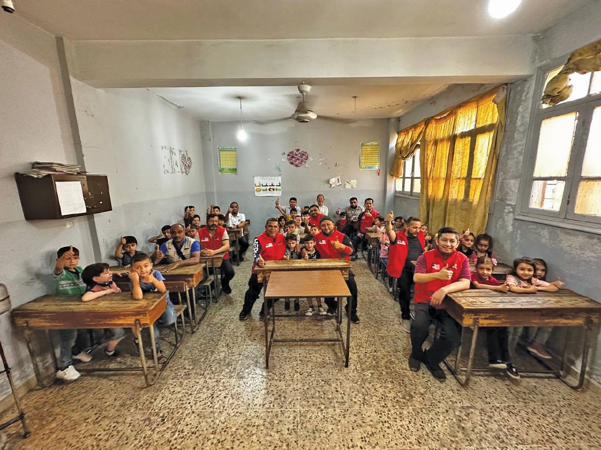 SEBAHAGIAN kanak-kanak di Syria masih meneruskan aktiviti seharian seperti datang ke sekolah biarpun berdepan situasi tidak menentu.