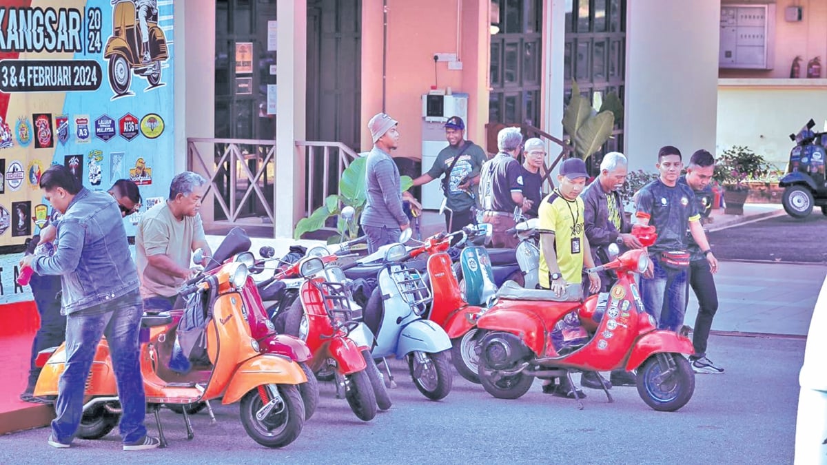 LEBIH 1,000 pemilik Vespa berkumpul di Kuala Kangsar baru-baru ini.