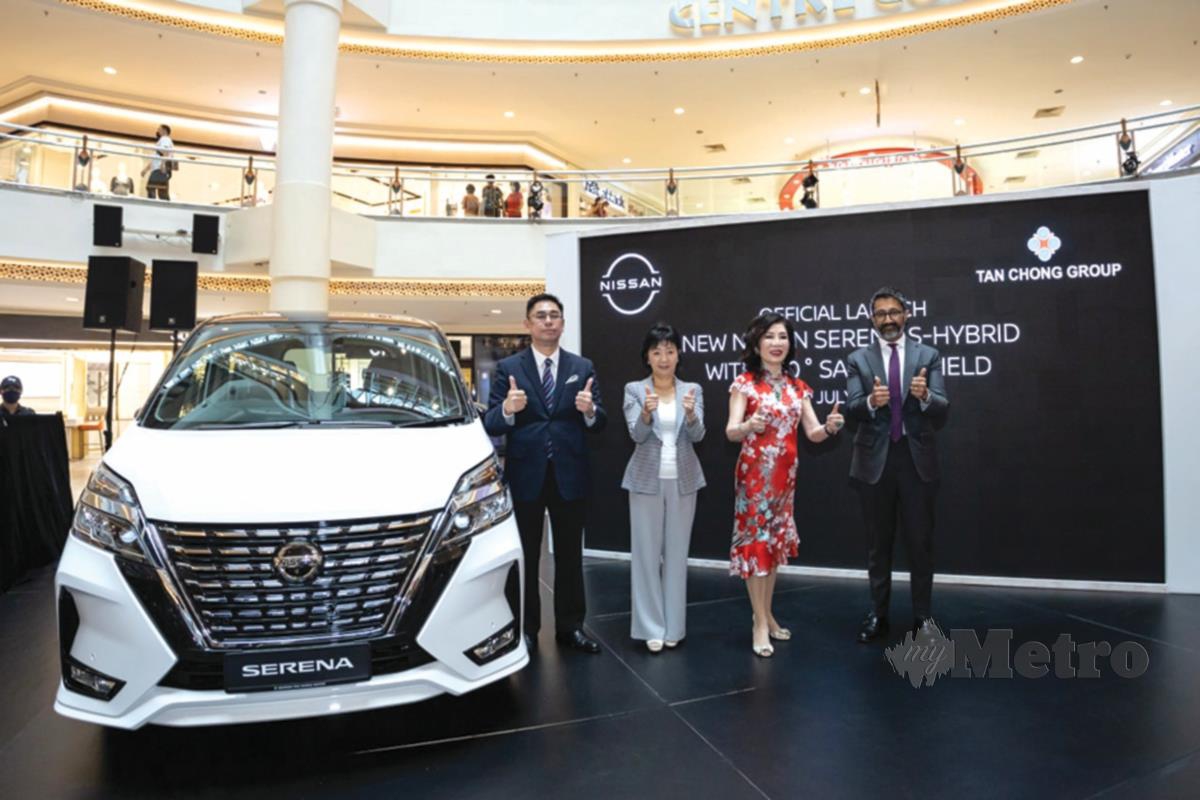 DARI kiri: Daniel, Asako; Timbalan Presiden Kumpulan Tan Chong Motor Holdings, Datuk Dr Rosie Tan dan Naib Presiden Pemasaran, Nissan Asia & Oceania, Nirmal Nair.
