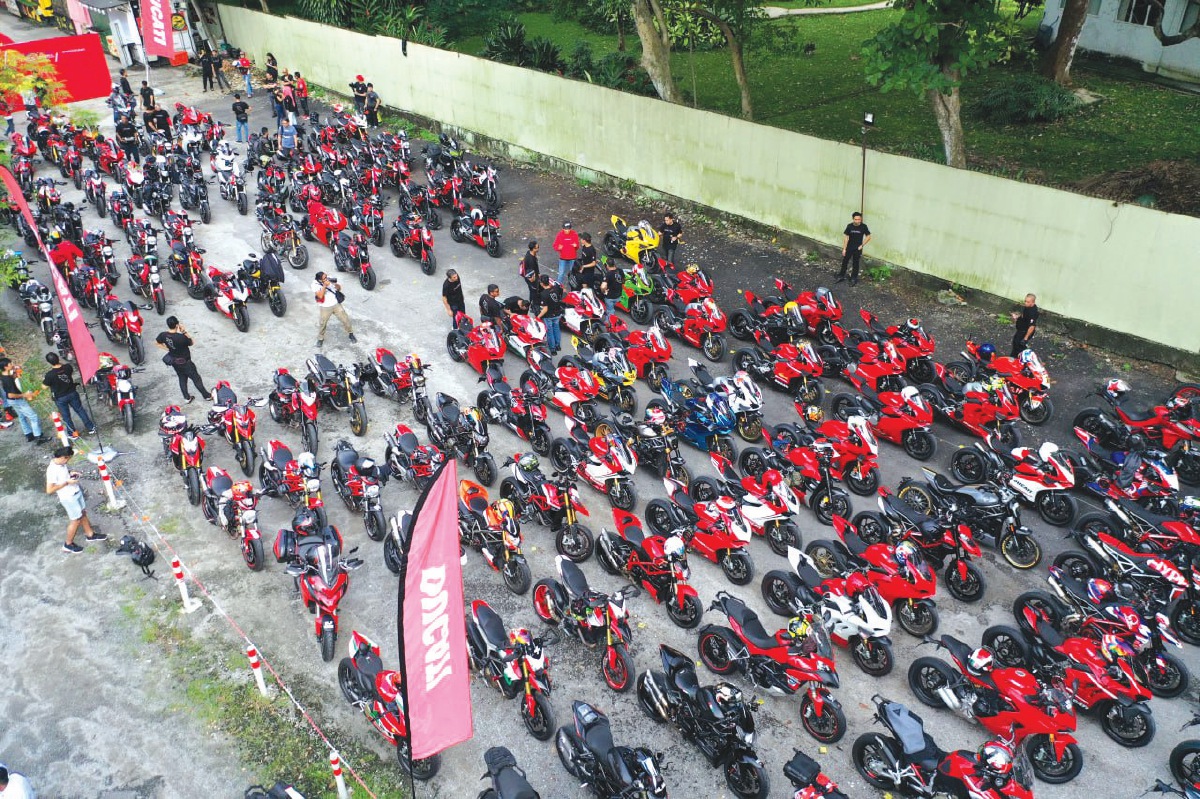 LEBIH 350 Ducatisti menyertai acara ini di seluruh negara.