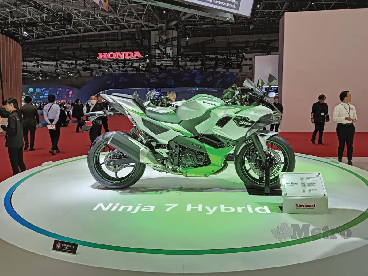 KAWASAKI juga memperkenalkan motosikal keluarannya yang menggunakan teknologi hibrid.
