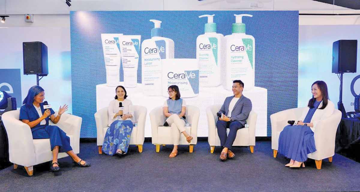 DR Say (dua dari kanan) pada sesi diskusi kesihatan kulit sempena majlis pelancaran produk penjagaan kulit CeraVe di ibu negara, baru-baru ini. - FOTO Aiman Farhan Abd Razak