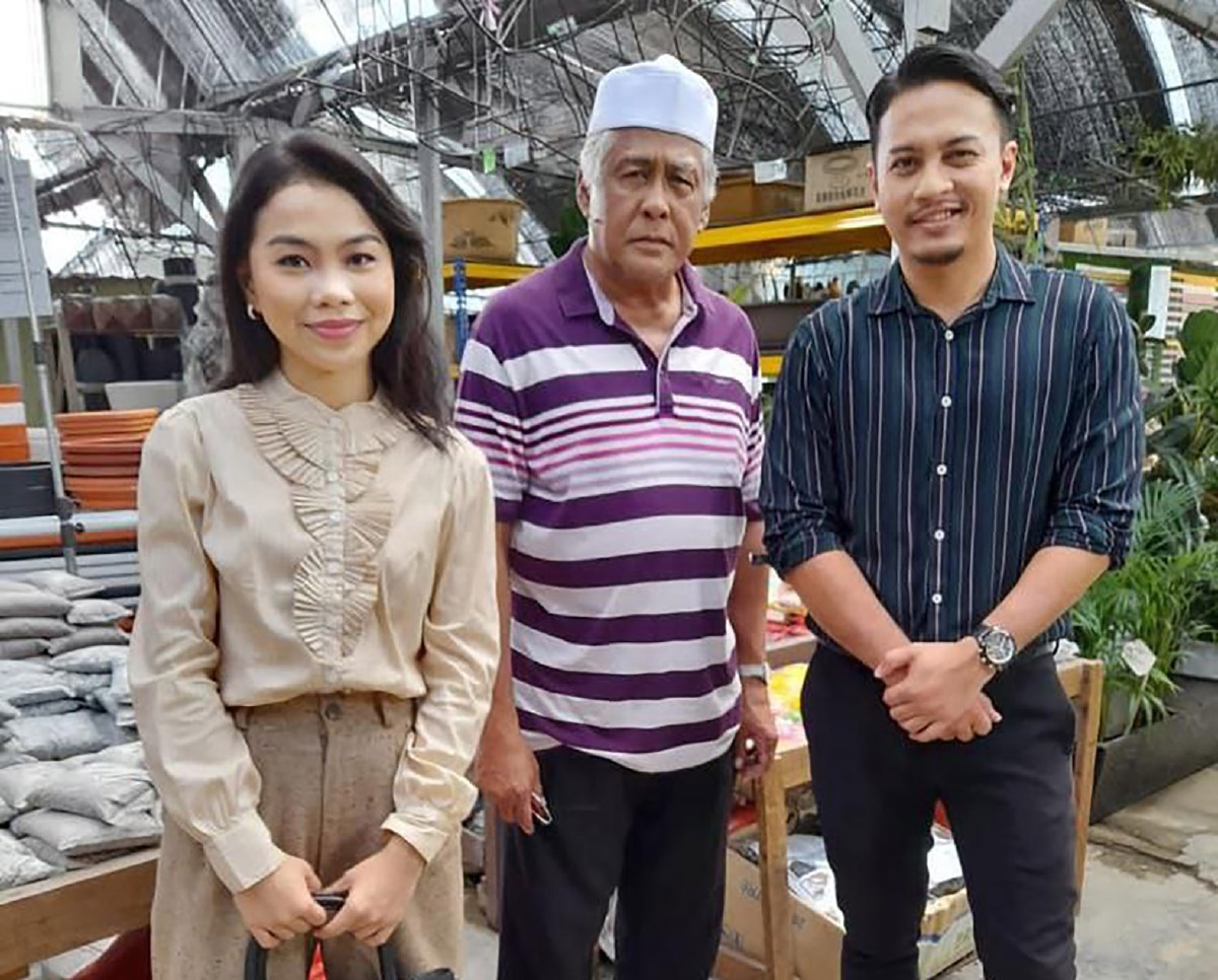 MUAZ bersama Datuk Jalaluddin Hassan dan Wani Kayrie.