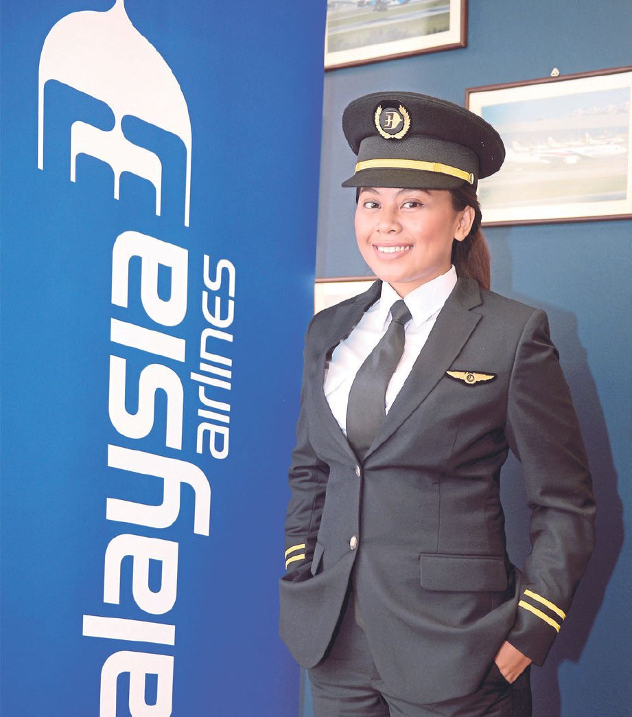 WAIE bangga menjadi kadet juruterbang wanita pertama Malaysia Airlines.