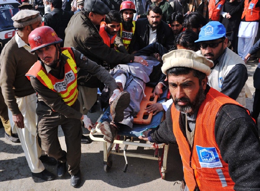 Anggota penyelamat membawa keluar ramai mangsa yang cedera untuk dihantar ke hospital. - Foto AFP