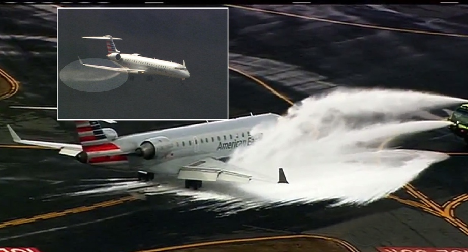 Pesawat  CRJ700 milik American Eagle disembur buih sebaik mendarat selepas ia dikesan mengalami kebocoran minyak (gambar kecil). - Foto WSOCTV