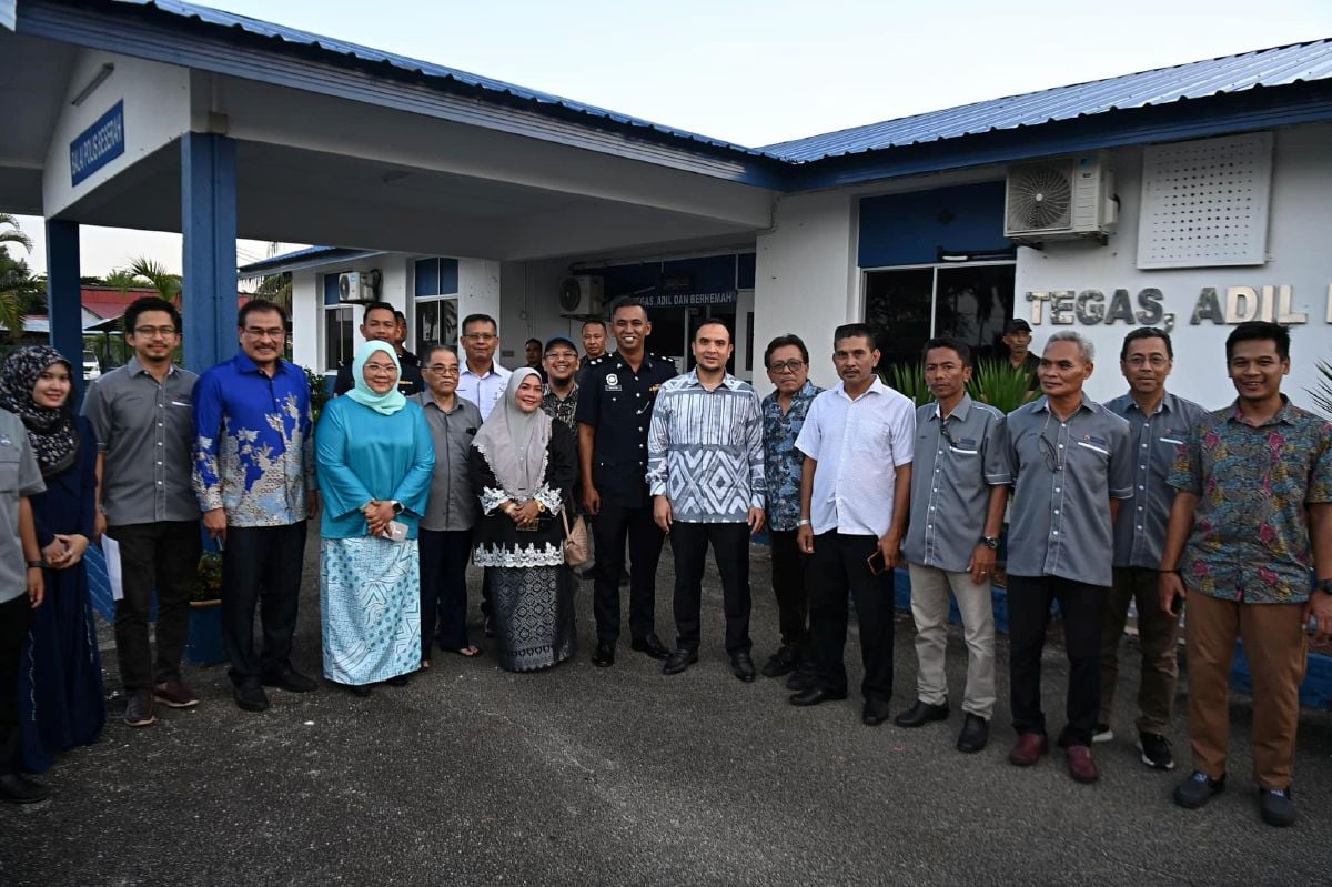 FARHAN mewakili Anwar melakukan lawatan ke Balai Polis Beserah di Kuantan, Pahang baru-baru ini. FOTO Facebook Rasmi Perdana Menteri Datuk Seri Anwar Ibrahim 