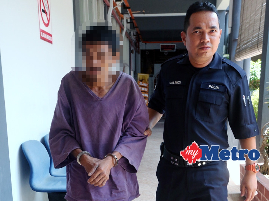 Lelaki berusia 41 tahun dijatuhkan hukuman penjara 15 tahun dan 10 sebatan selepas mengaku bersalah merogol anaknya di Mahkamah Sesyen Kota Bharu, hari ini. - Foto ZAMAN HURI ISA