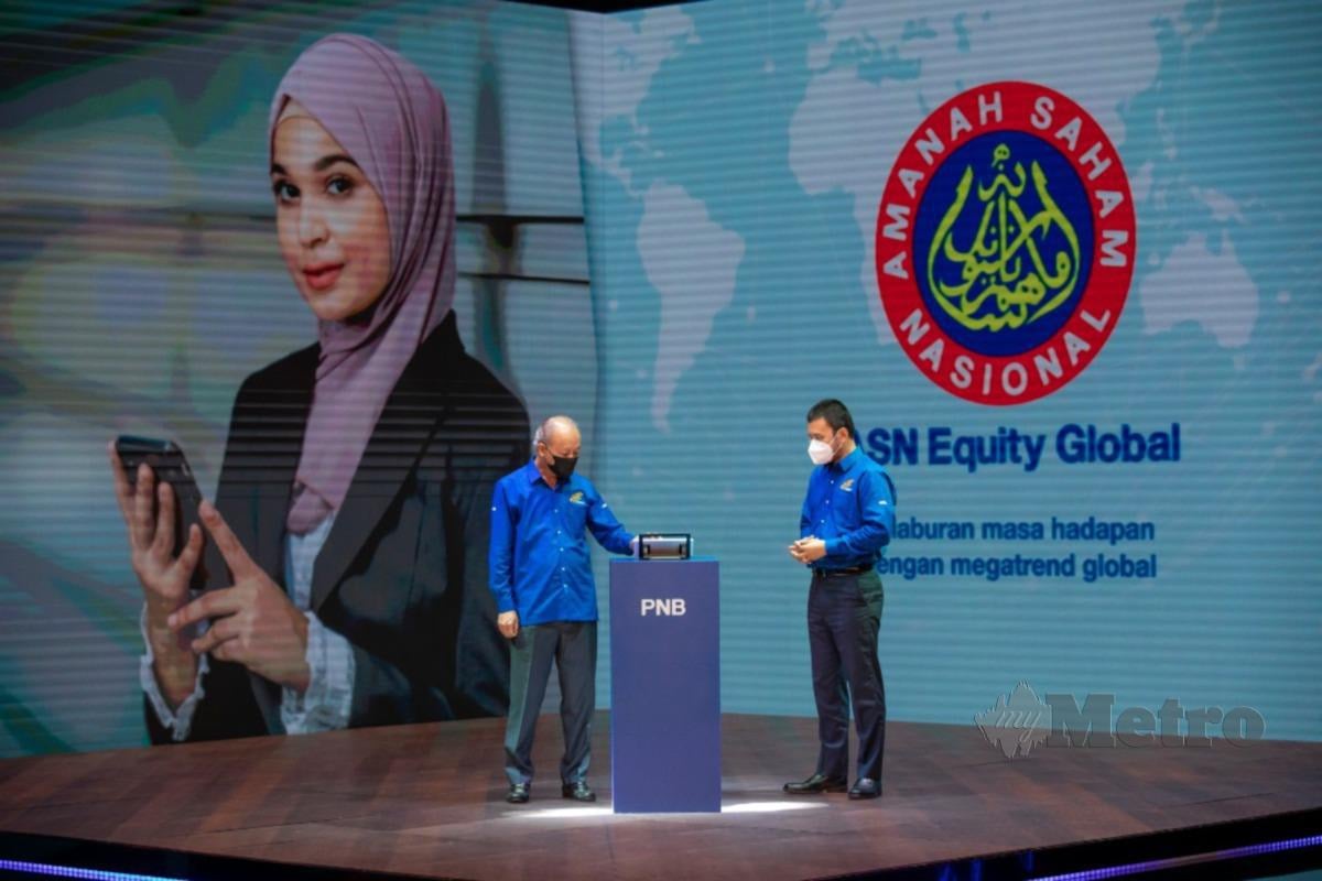 Pengerusi Kumpulan PNB, Tun Arifin Zakaria (kiri) dan Presiden & Ketua Eksekutif Kumpulan PNB, Ahmad Zulqarnain Onn melancarkan ASN Equity Global.