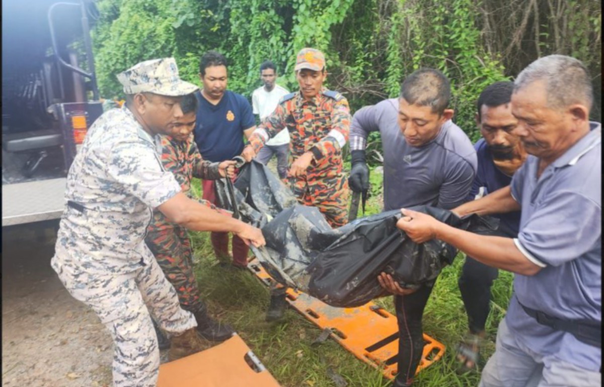 MAYAT Mohd Faudzi ditemui di kawasan lumpur paya bakau di Kuala Sala. FOTO Ihsan Maritim Malaysia