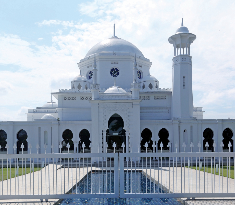 MUZIUM Masjid Sultan Abdullah persis Taj Mahal yang mempunyai tarikan tersendiri. FOTO Rohanis Shukri