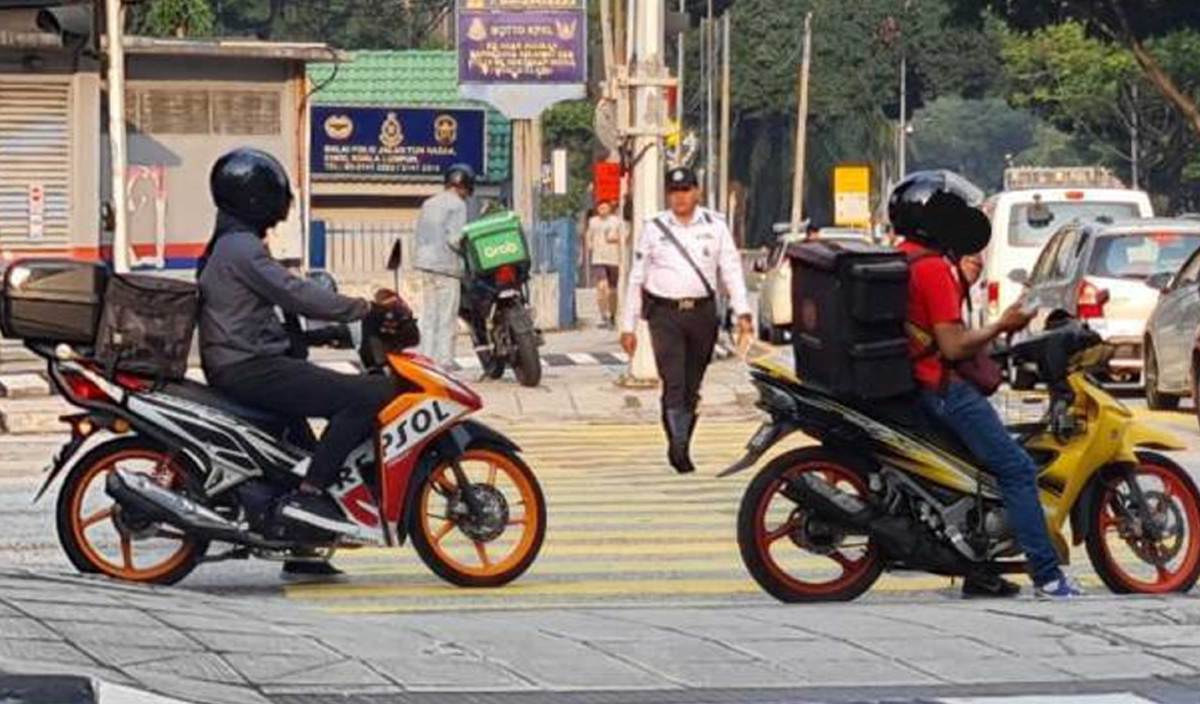 6,654 saman pelbagai kesalahan trafik dikeluarkan menerusi Op Hormat Undang-undang (HUU) Jalan Raya Polis Kuala Lumpur fasa dua. FOTO Ihsan PDRM