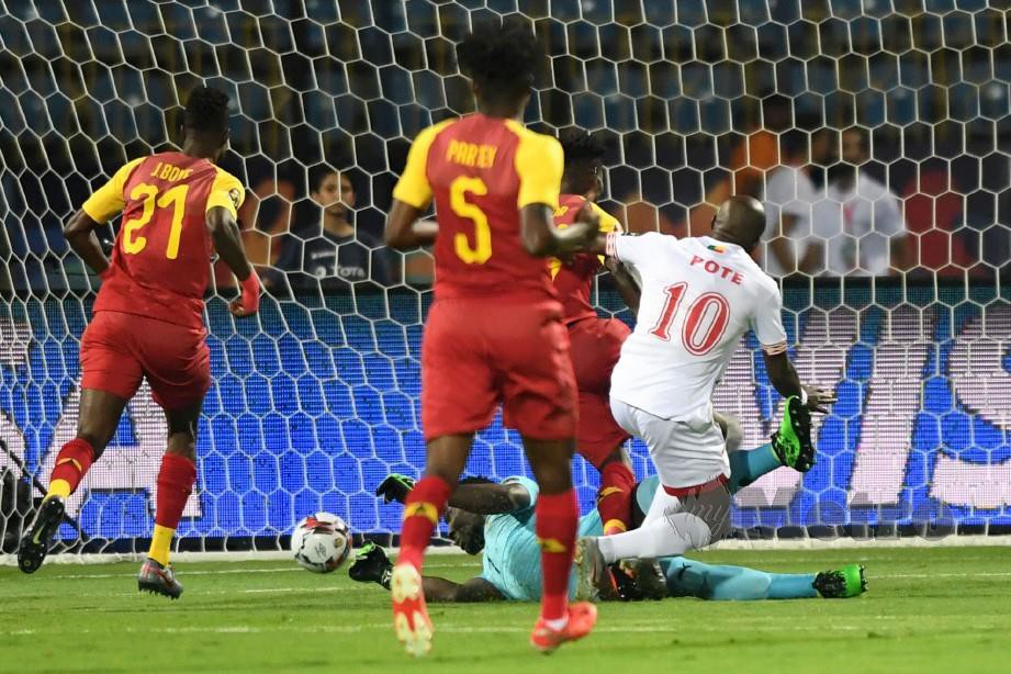 POTE (kanan) memecah kebuntuan dengan gol pertama selepas hanya 104 saat menentang Ghana. — FOTO AFP
