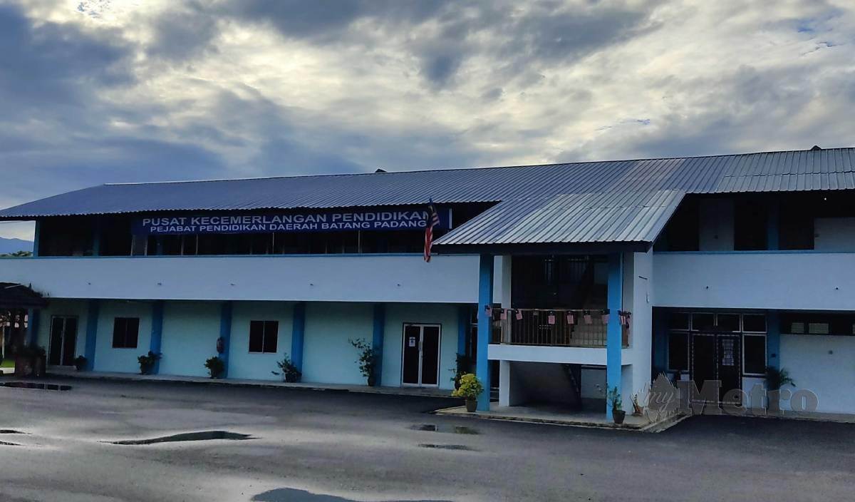 PEJABAT Pendidikan Daerah (PPD) Muallim yang terletak bersebelahan SK Aminudin Baki beroperasi semula mulai esok.FOTO Rosman Shamsudin