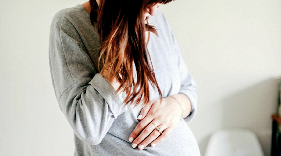 WANITA hamil dalam keadaan sihat tidak menyebabkan risiko kepada bayi mereka. GAMBAR hiasan.