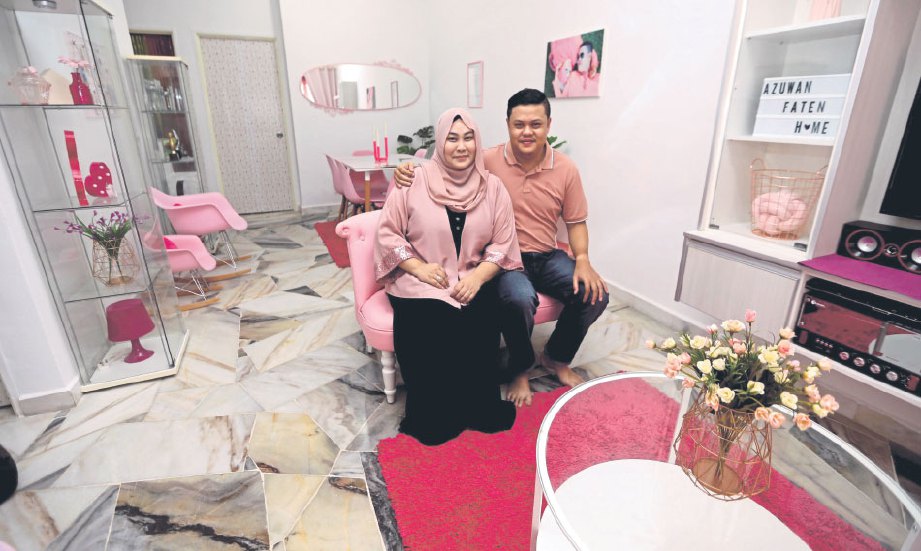 NURUL Faten dan Mohd Azuwan memilih tema merah jambu.
