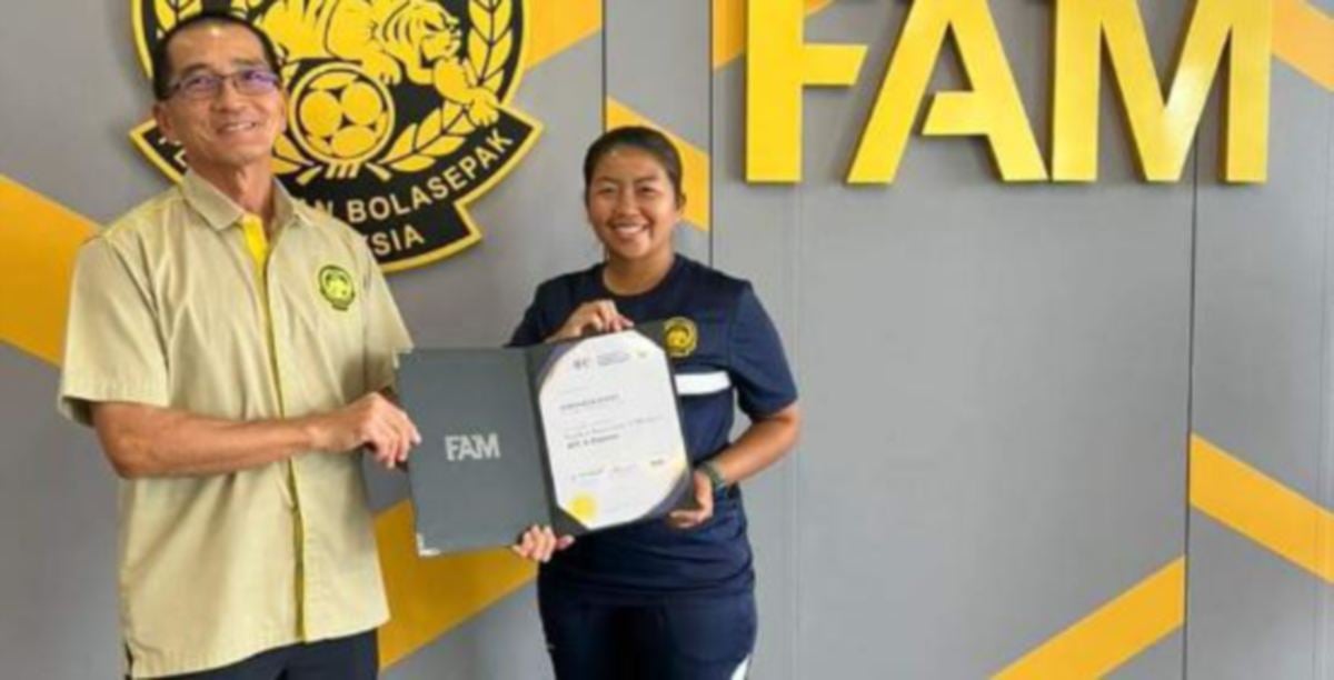 PETRONELLA  dilantik ketua jurulatih Malayan Tigress B-17. FOTO  FB Jelani Hamdan