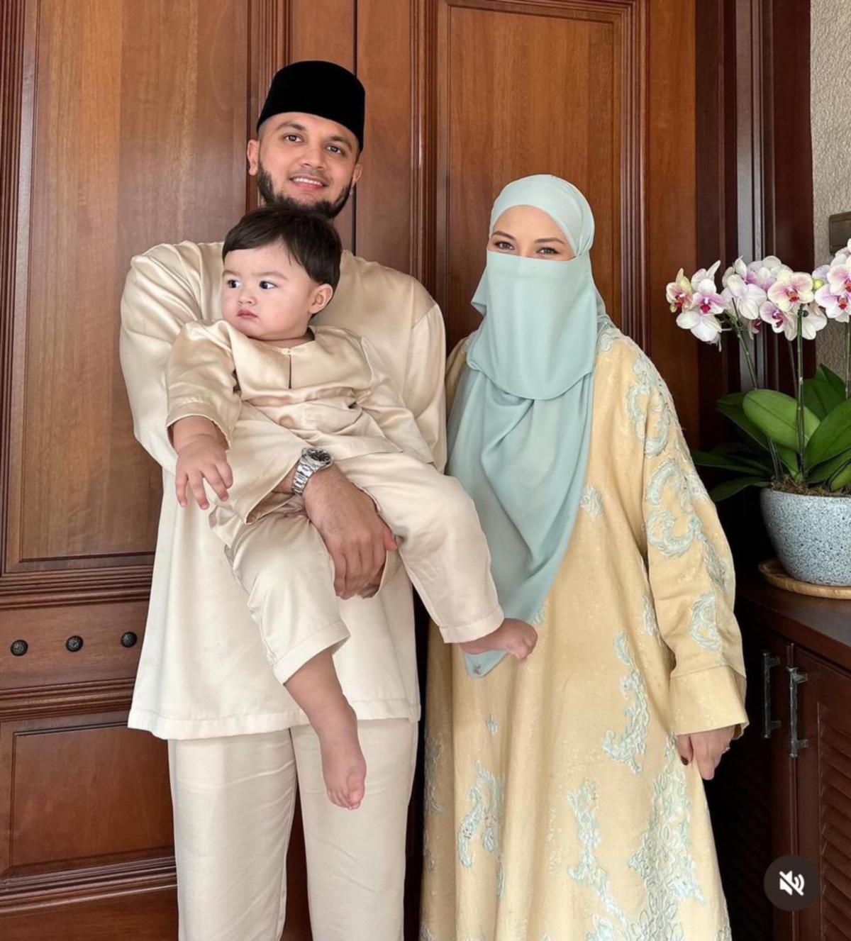 PU Riz bersama isteri dan anaknya