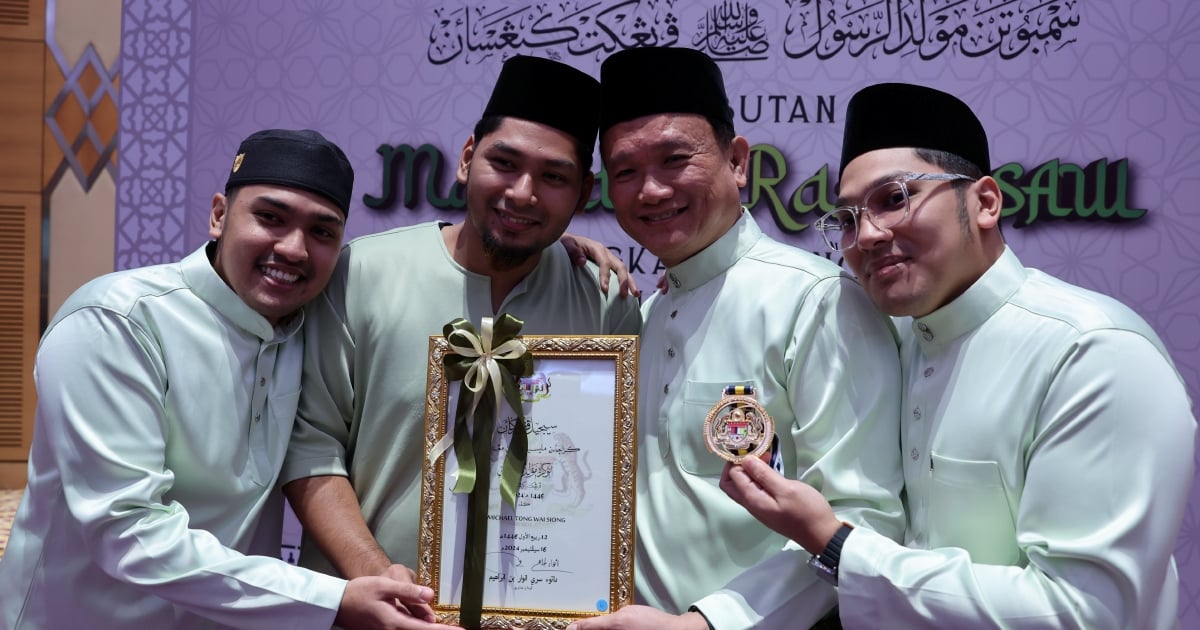 Uncle Mike terima Anugerah Maulidur Rasul