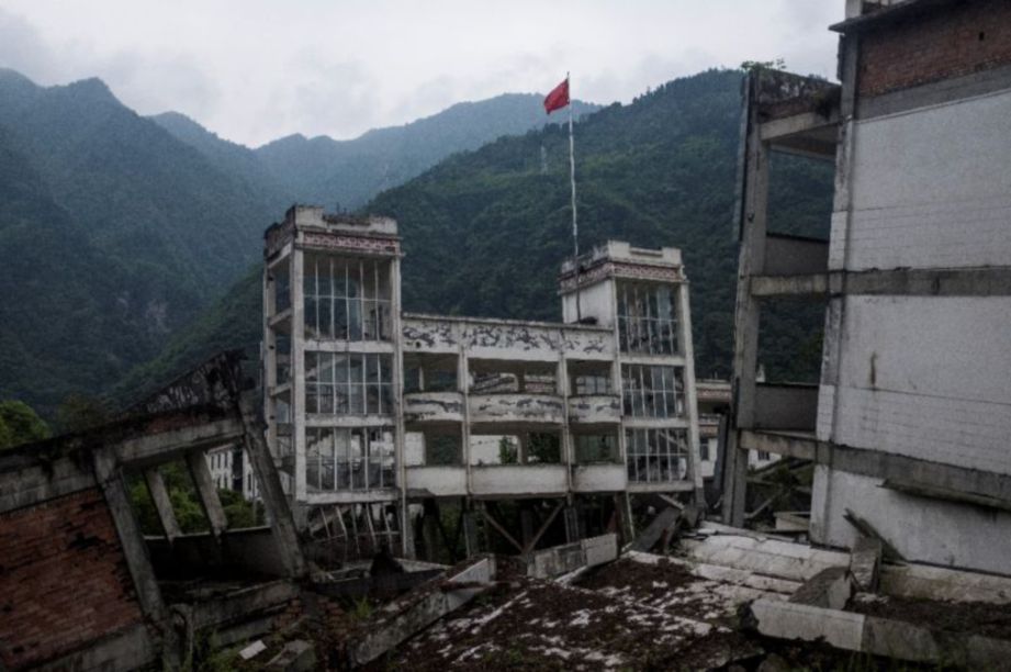 GEMPA bumi yang berlaku di China. FOTO Reuters.