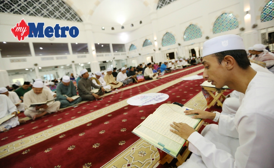 Sebahagian peserta menjayakan kempen program membudayakan al-Quran, Merdeka dan World #QuranHour, di Masjid Sultan Iskandar, Bandar Dato' Onn. FOTO Mohd Azren Jamaludin